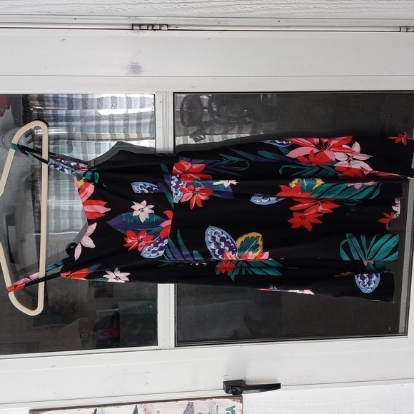 Old Navy medium Cami dress black with floral design - Picture 2 of 7